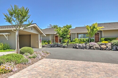 Peaceful Getaway on Silverado Golf Course w/ Patio