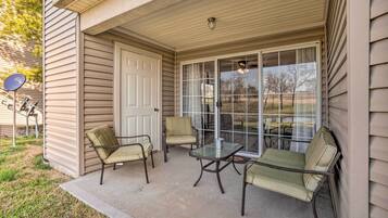 ์ํํธ (2 Bedrooms) | ๋ด๋ถ