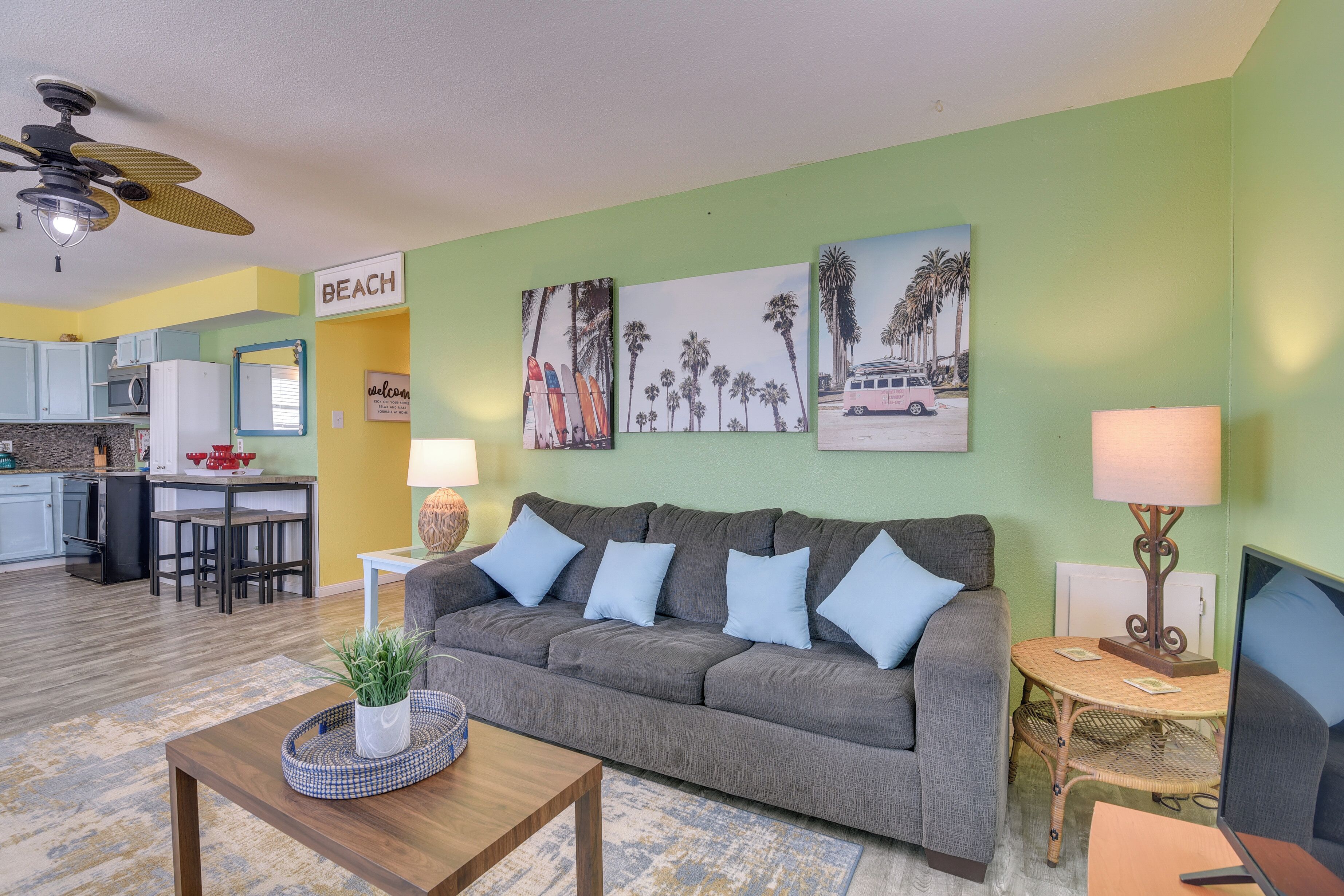 Surfside Beach Home w/ Deck: 300 Feet to the Gulf!