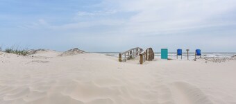 Walk to Gulf: Surfside Beach Home w/ Deck