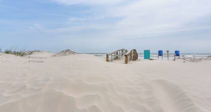 Walk to Gulf: Surfside Beach Home w/ Deck