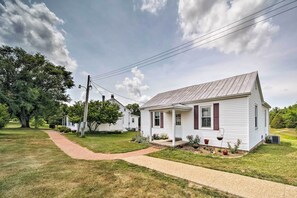 Apartment (1 Bedroom) | Interior - Cozy Missouri Retreat w/ Pool, Pond & Fire Pit! (Berger)