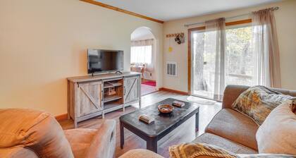 Table Rock Lake Cabin w/ Deck & Bar!