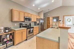 House (5 Bedrooms) | Interior - 'the Toasted Marshmallow' Mt Jackson Retreat! (Basye)