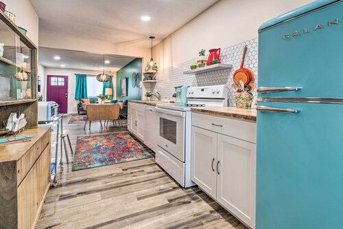 Stylish Vacation Rental - Walk to Isu!