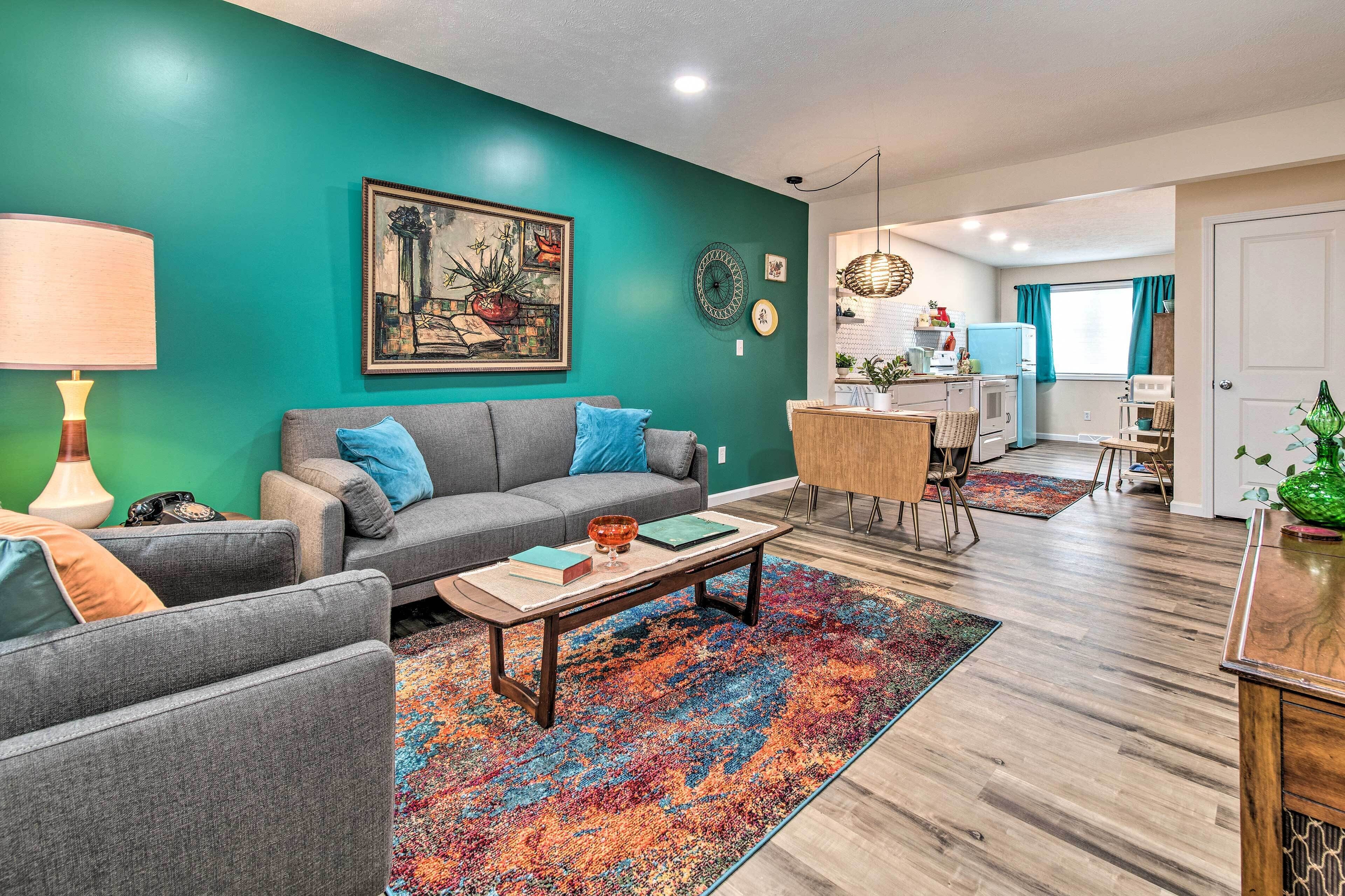 Stylish Vacation Rental - Walk to Isu!