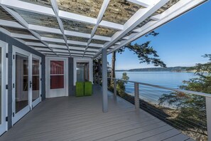 House (3 Bedrooms) | Terrace/patio - 'the Nest' Gorgeous Waterfront La Conner Getaway! (La Conner)
