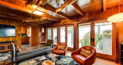 'the Nest' Gorgeous Waterfront La Conner Getaway!