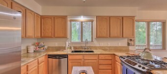 Near Hiking + Wineries: Arnold Cabin w/ Deck!