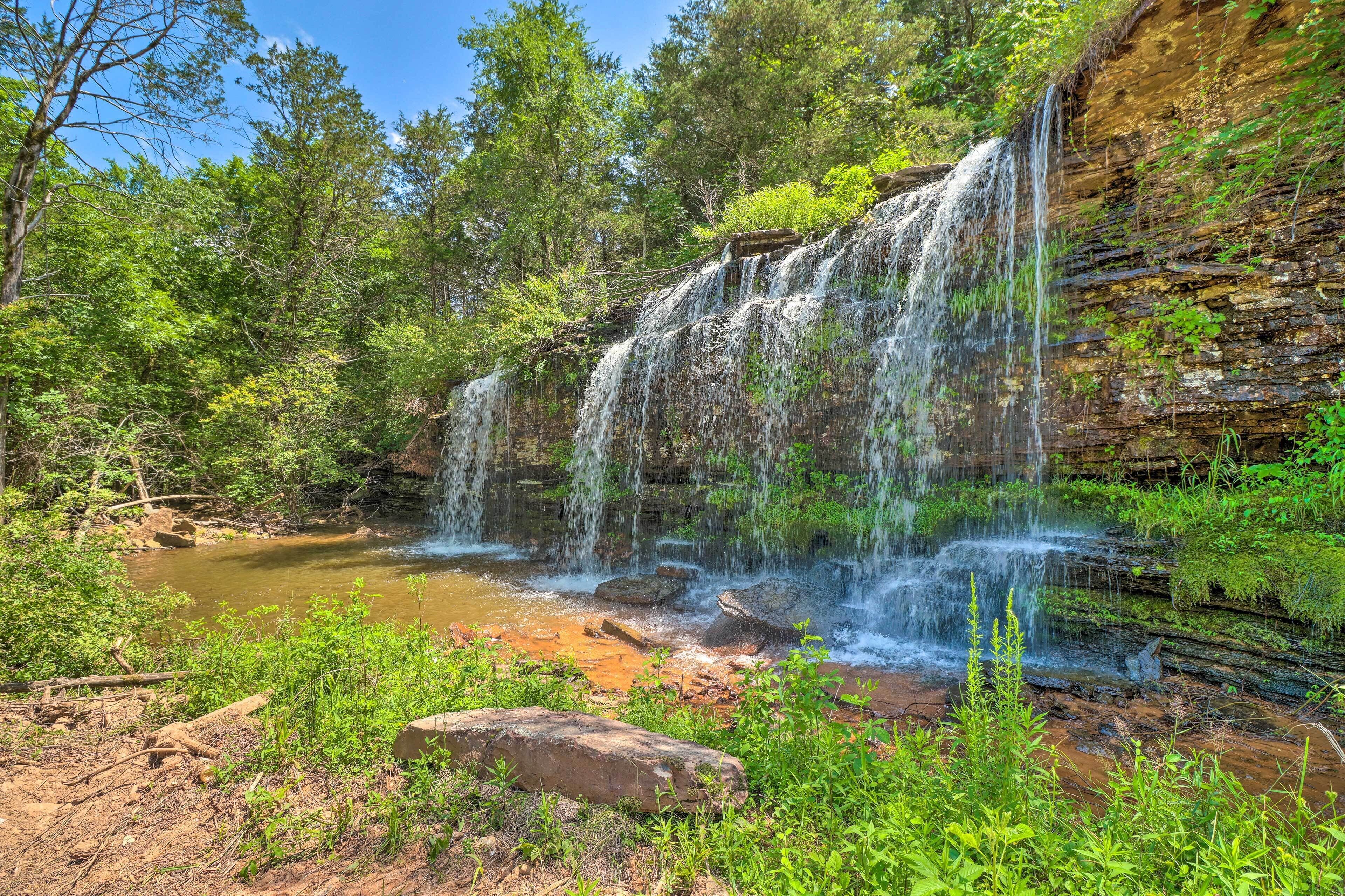 Unit < 11 Mi to Alma Performing Arts Center!