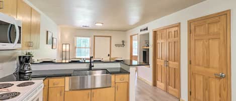 Cottage (2 Bedrooms) | Private kitchen