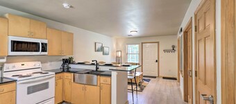 Unit < 11 Mi to Alma Performing Arts Center!