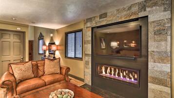 Hús (3 Bedrooms) | Að innan