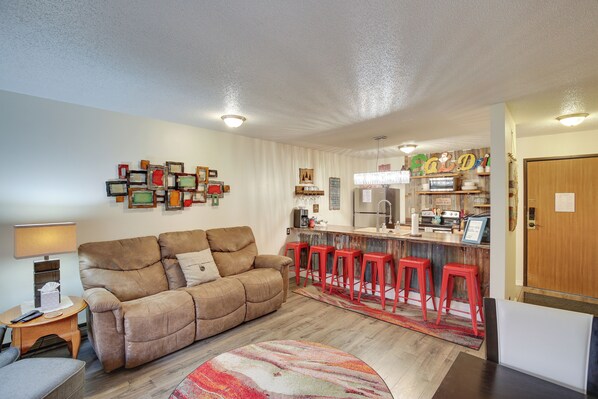 Apartment (3 Bedrooms) | Interior - Walkable Lead Condo: 5 Mi to Terry Peak Ski Area! (Lead)
