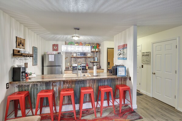 Interior - Walkable Lead Condo: 5 Mi to Terry Peak Ski Area! (Lead)