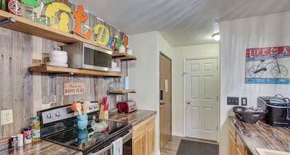 Walkable Lead Condo: 5 Mi to Terry Peak Ski Area!