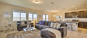 Visalia Home w/ Yard: 4 Mi to Downtown!