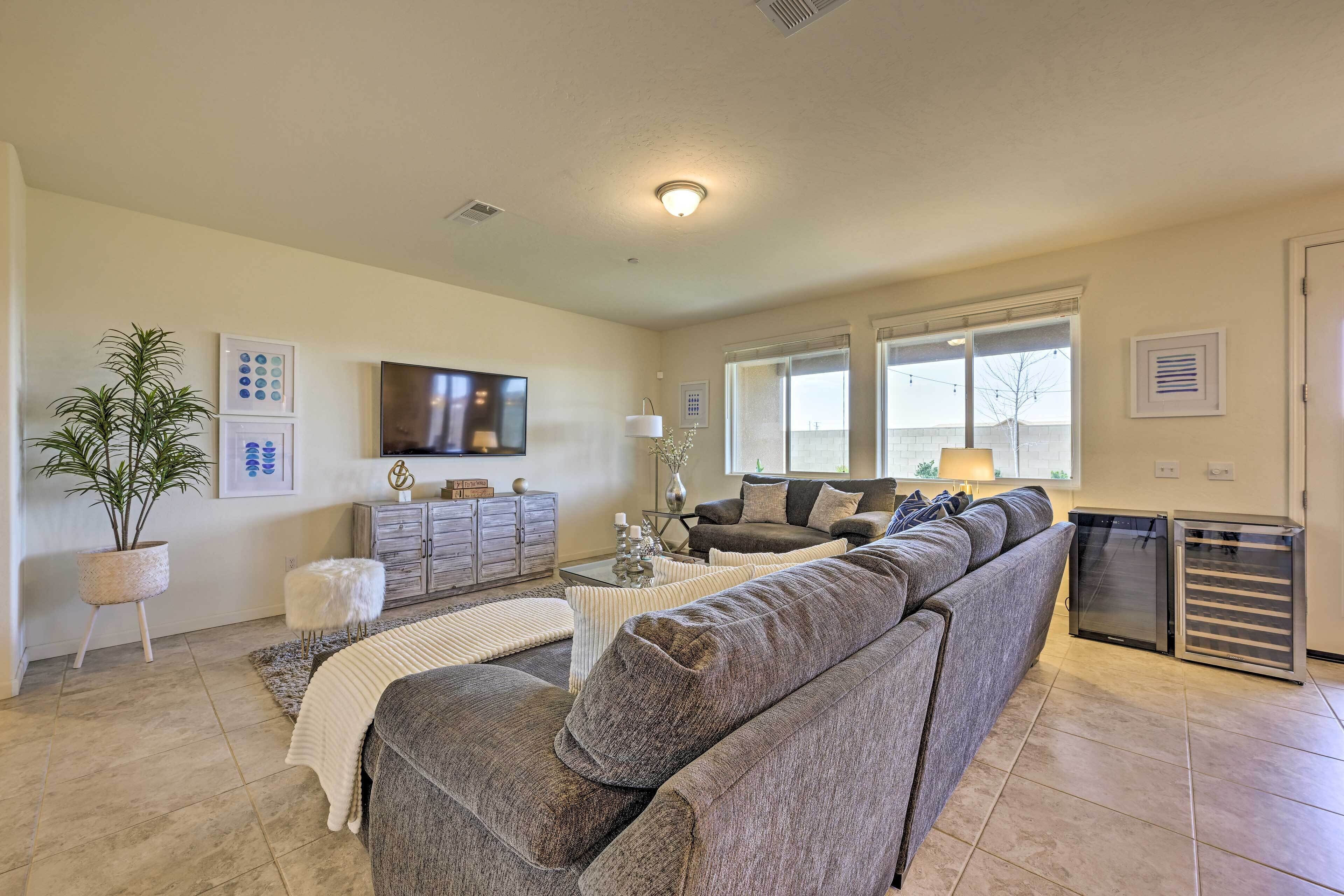 Visalia Home w/ Yard: 4 Mi to Downtown!