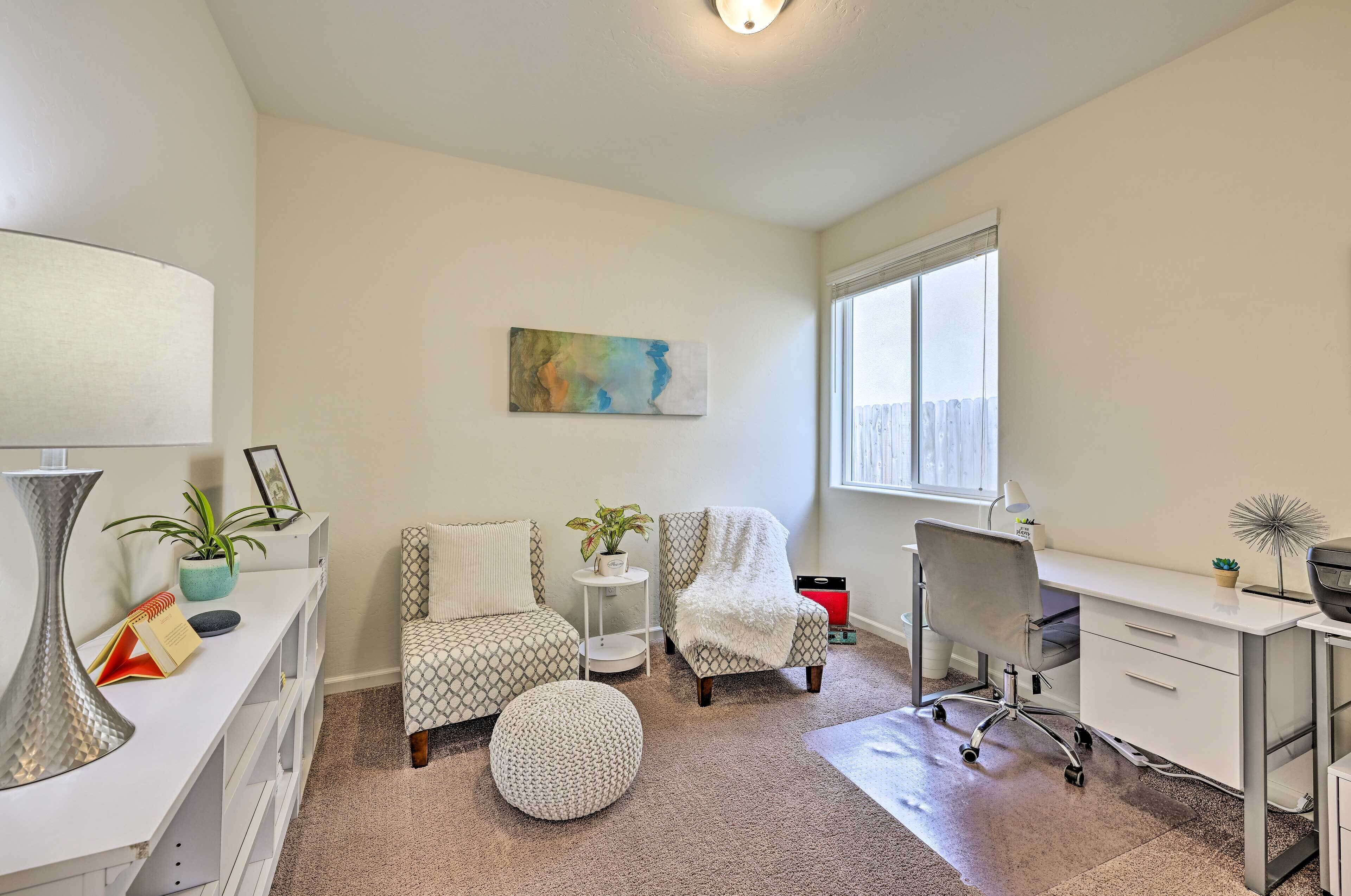 Visalia Home w/ Yard: 4 Mi to Downtown!