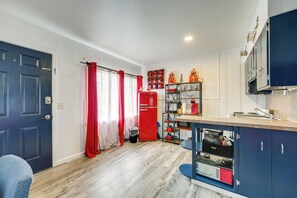 Interior - Themed Rockaway Beach Studio w/ Lake View! (Rockaway Beach)