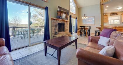 Relaxing Lakeview Retreat in Reeds Spring w/ Deck