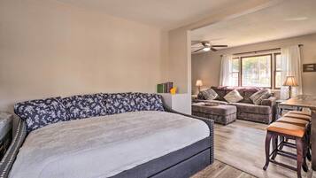 2 bedrooms, iron/ironing board, bed sheets