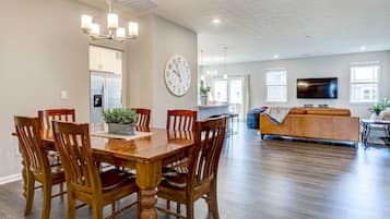 House (3 Bedrooms) | Interior