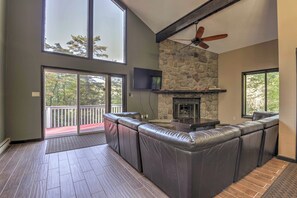 House (6 Bedrooms) | Interior