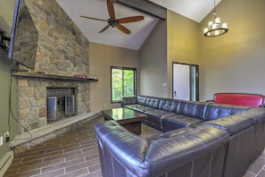 House (6 Bedrooms) | Interior
