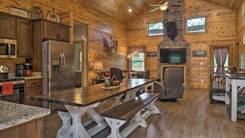 House (4 Bedrooms) | Interior