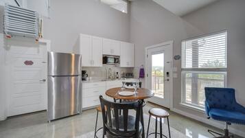 Microwave, cookware/dishes/utensils, paper towels