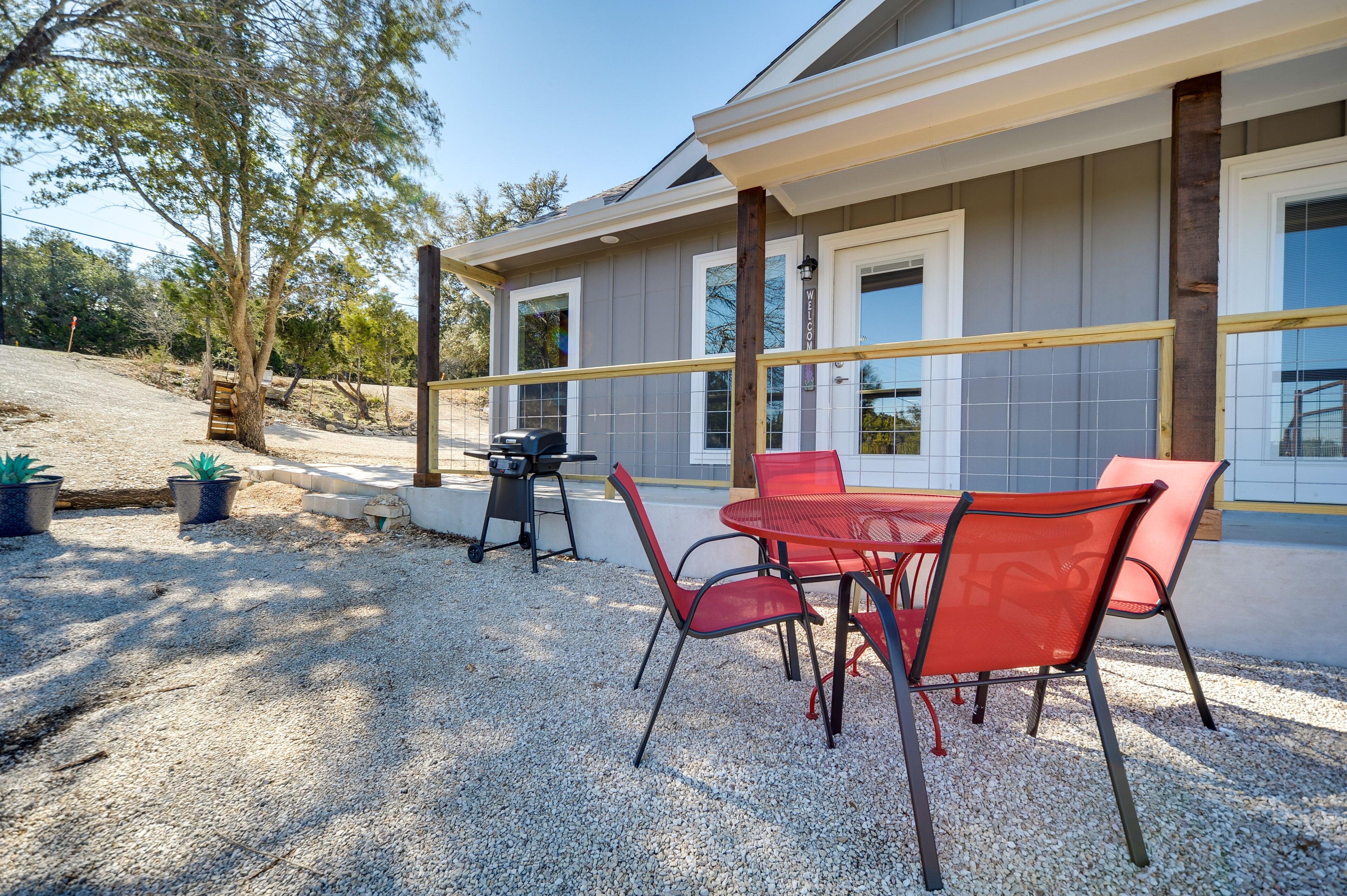 Stunning Texas Studio < 1 Mi to Canyon Lake!