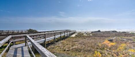 House (4 Bedrooms) | Front of property