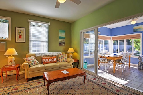 Wells Cottage w/ Resort Amenities - 1 Mi to Beach!