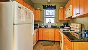 Cottage (2 Bedrooms) | Interior - Wells Cottage w/ Resort Amenities - 1 Mi to Beach! (Wells)