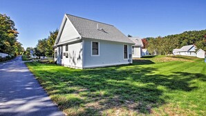 Cottage (2 Bedrooms) | Interior - Wells Cottage w/ Resort Amenities - 1 Mi to Beach! (Wells)