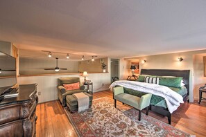 1 habitación, escritorio y espacio para trabajar con laptop