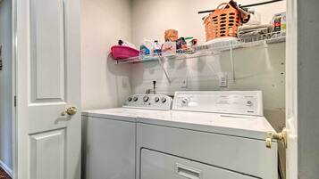 Rumah (4 Bedrooms) | Interior