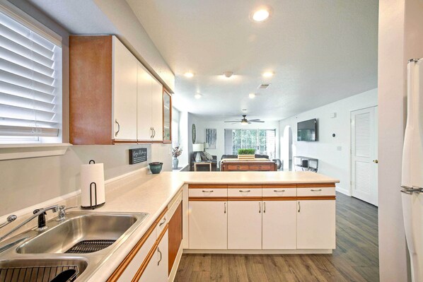 Apartment (2 Bedrooms) | Interior - 3 Mi to Branson Landing! Condo w/ Game Room Access (Branson)