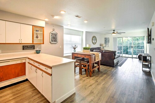 3 Mi to Branson Landing! Condo w/ Game Room Access