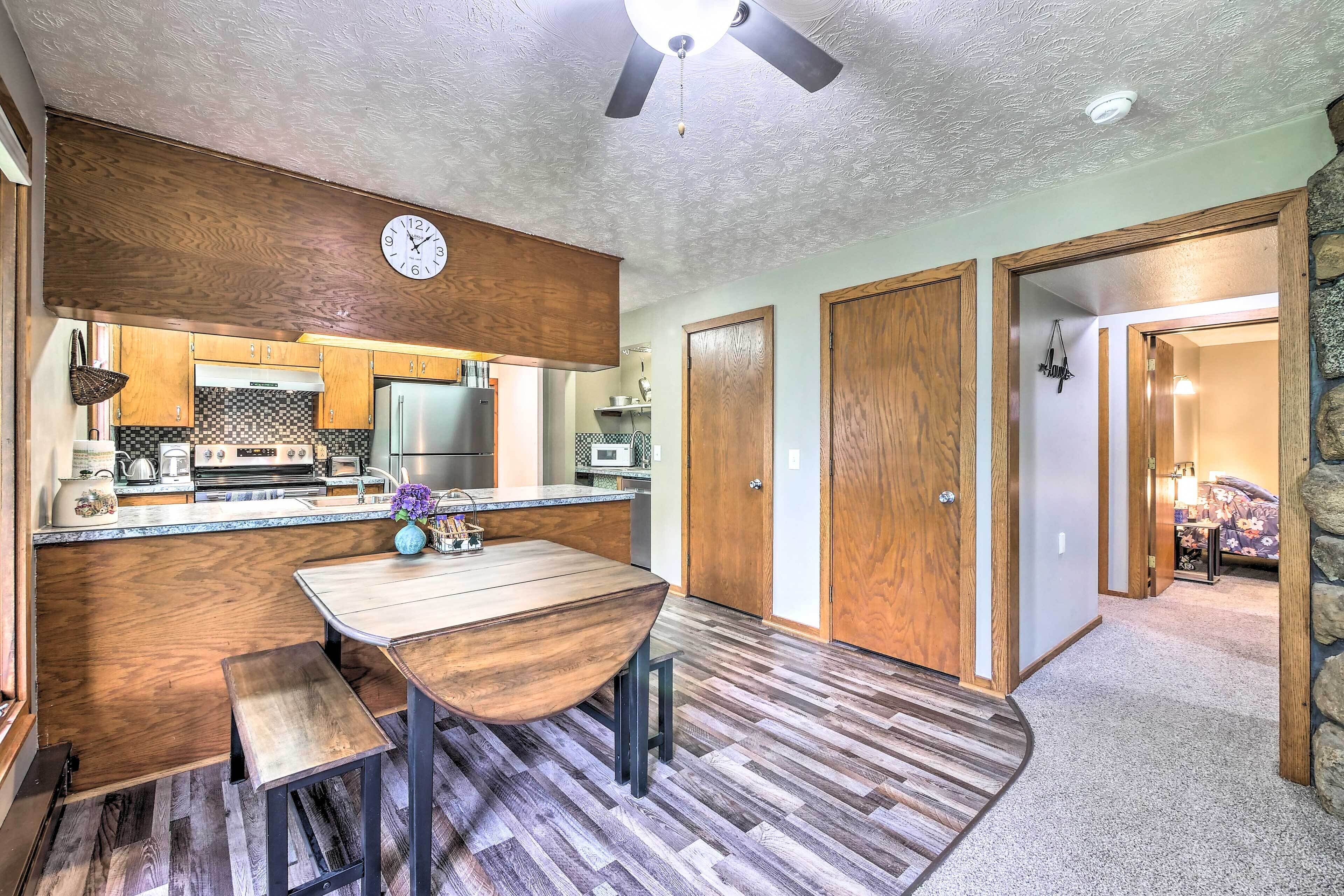 Mimis Place ~ Peaceful Duplex With Deck!