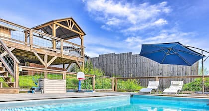 Amenity-packed Nebo Oasis w/ Deck & Mtn Views