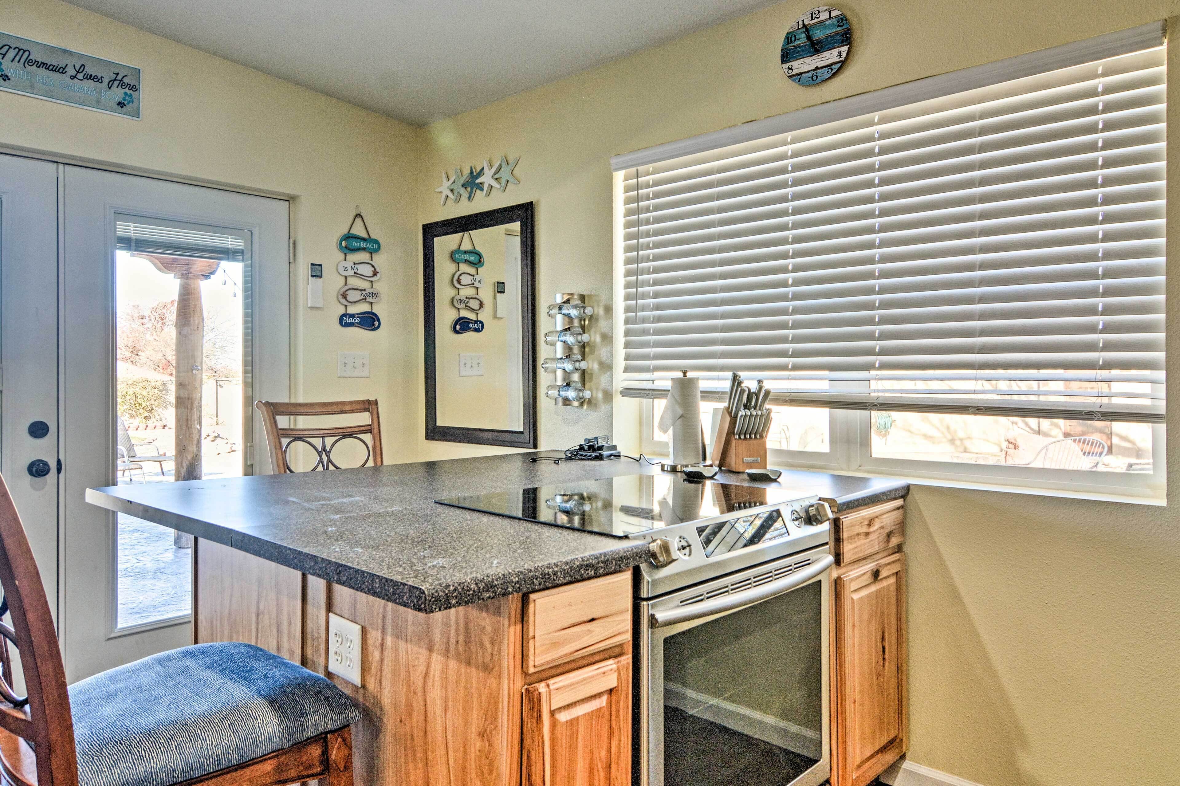 Albuquerque Studio With Shared Pool & Fire Pit!