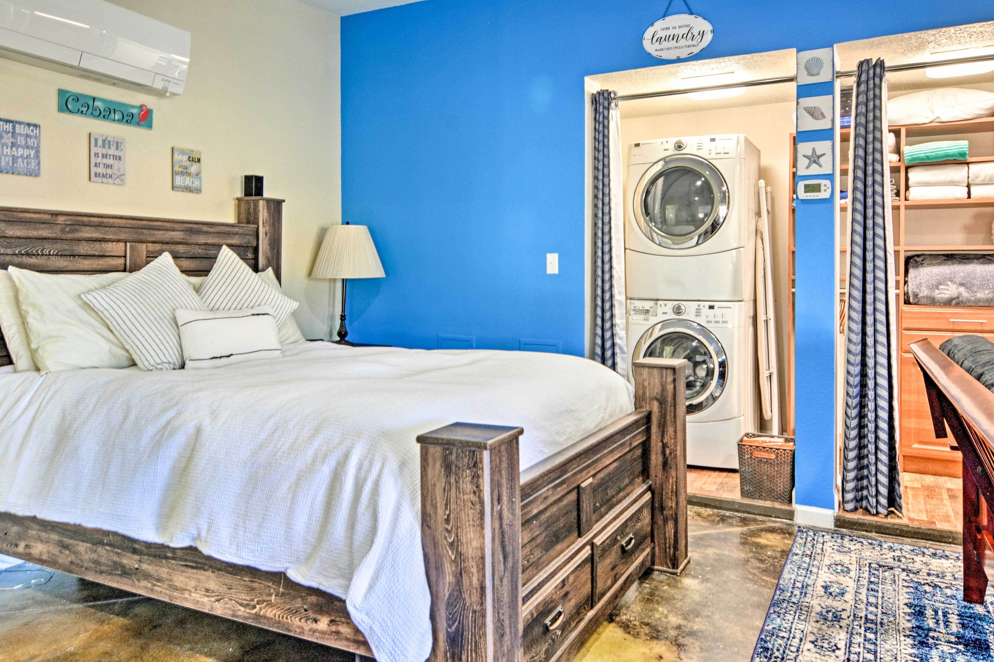 Albuquerque Studio With Shared Pool & Fire Pit!