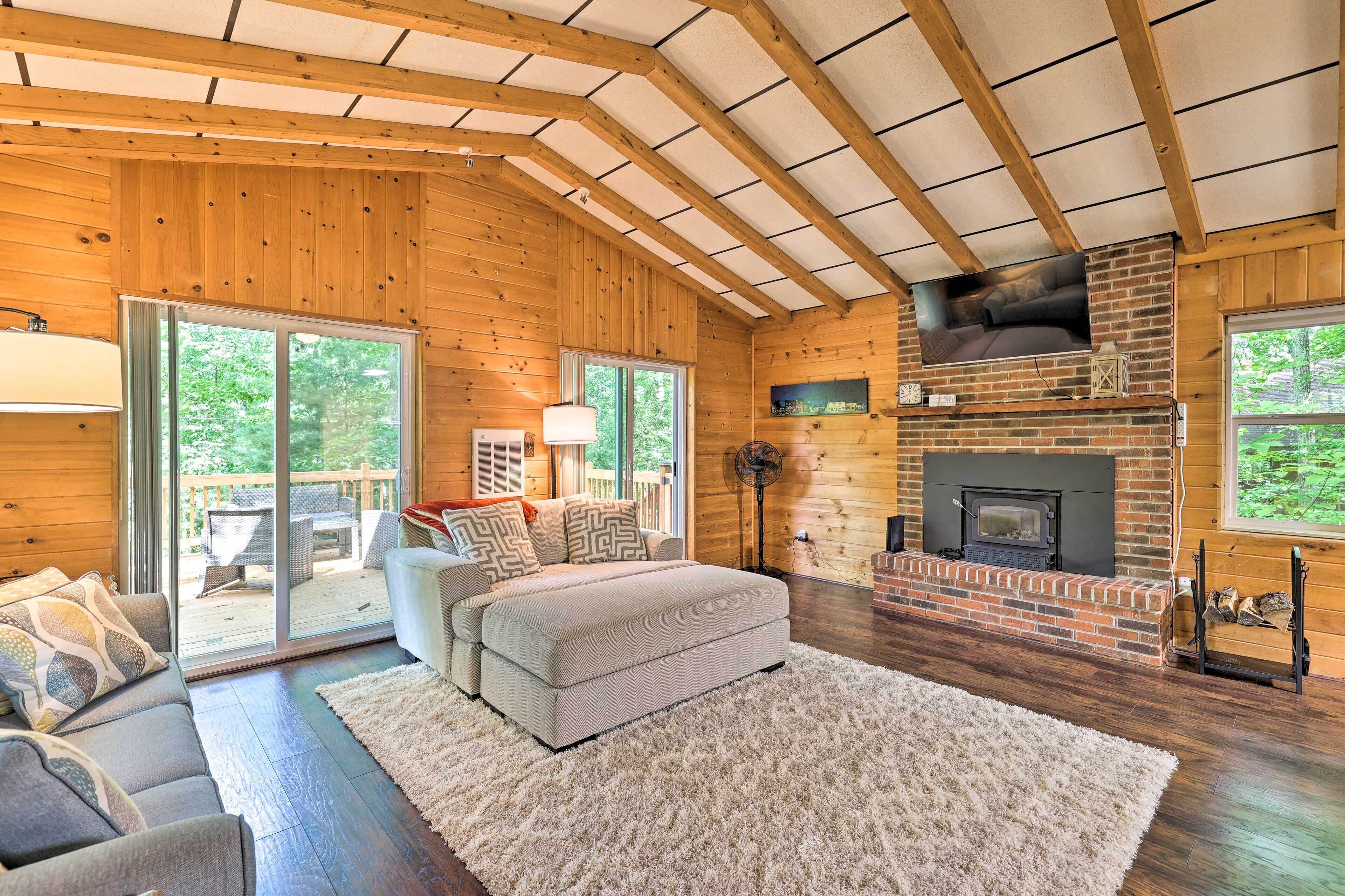 4-season Family Retreat ~ 2 Mi to Ski Resort!