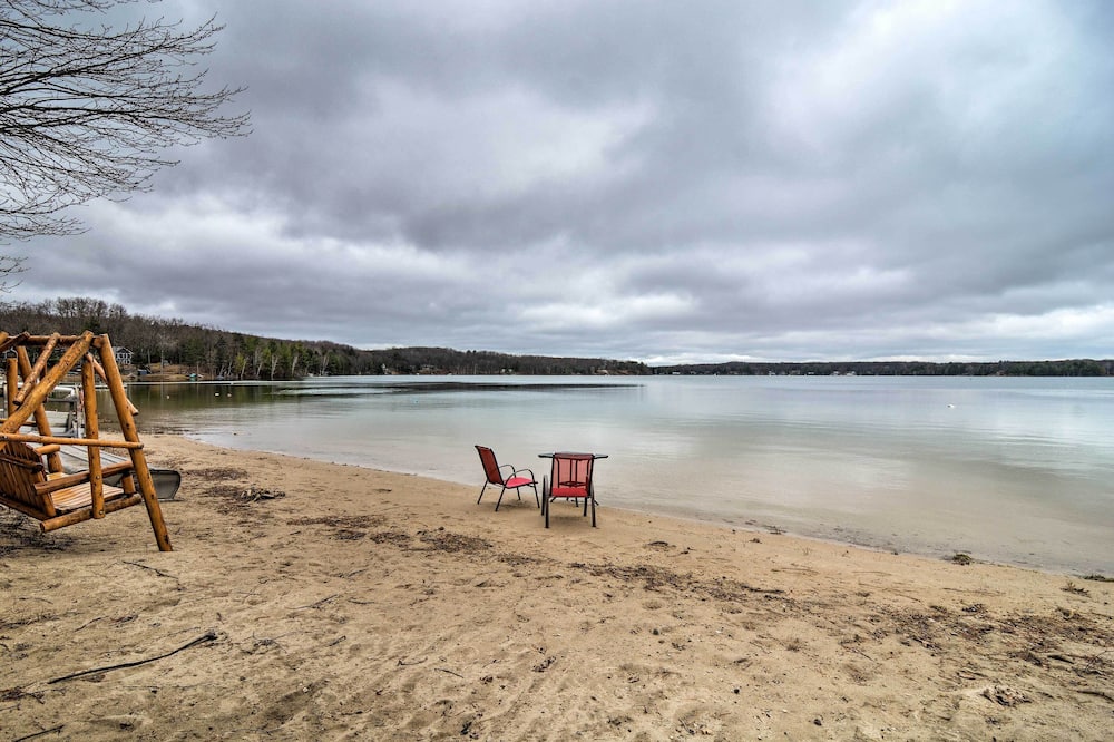 All Season Big Bear Lake House, Walk to Beach - Little Bear Lake, MI