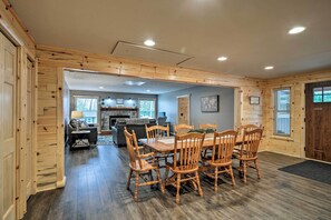 Cottage (3 Bedrooms) | Interior - All Season Big Bear Lake House, Walk to Beach (Johannesburg)