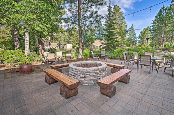 Interior - Bend Condo w/ Deck, Resort-style Amenities & Views (Bend)
