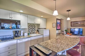 Interior - Bend Condo w/ Deck, Resort-style Amenities & Views (Bend)