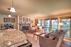 Apartment (1 Bedroom) | Interior - Bend Condo w/ Deck, Resort-style Amenities & Views (Bend)